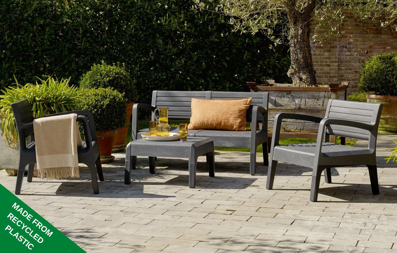 Garden furniture set made from 100% recycled plastic